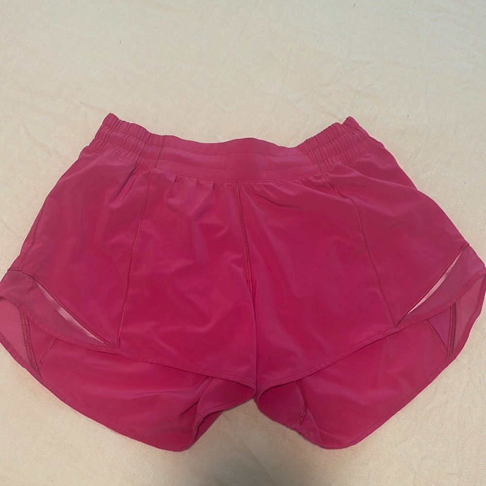 Lululemon size 8 hotty hot 4 inch shorts